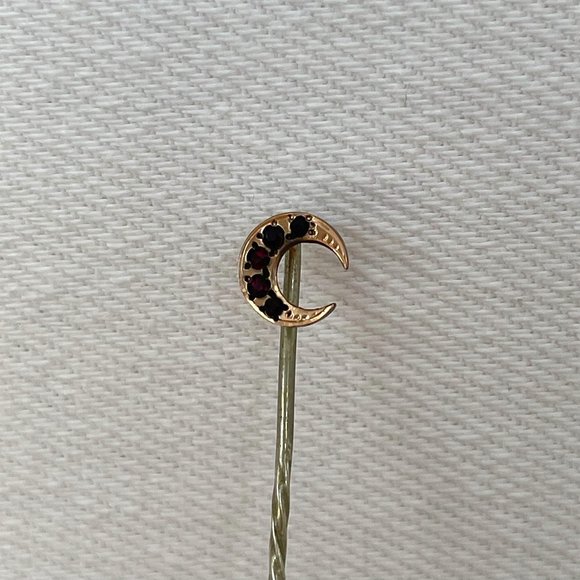 Antique Bohemian Garnet Glass Crescent Moon Celestial Stick Pin Victorian Boho - Picture 1 of 11